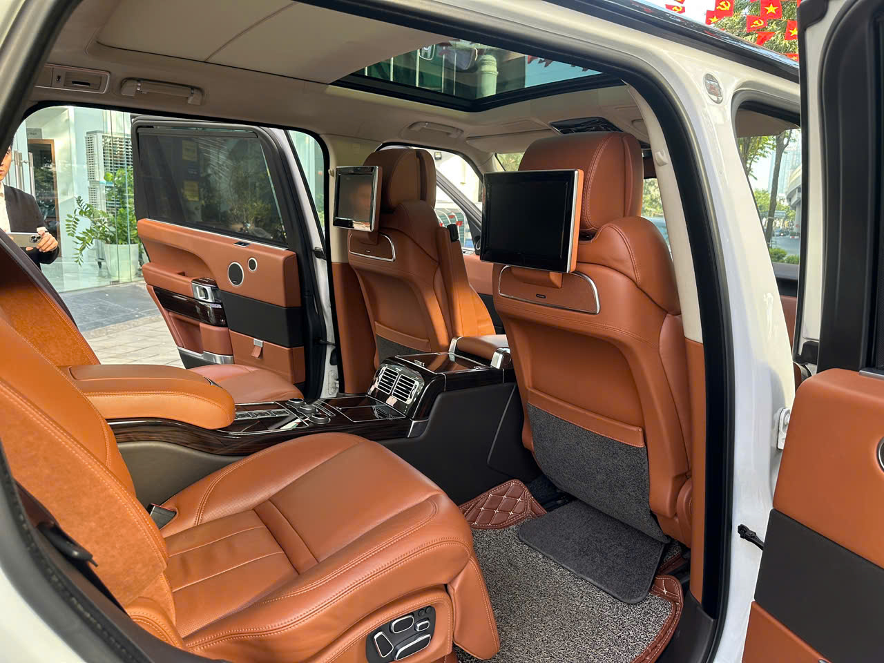 Bán LandRover Range Rover Autobiography LWB Black Edition  sản xuất 2015, màu trắng, nhập khẩu,