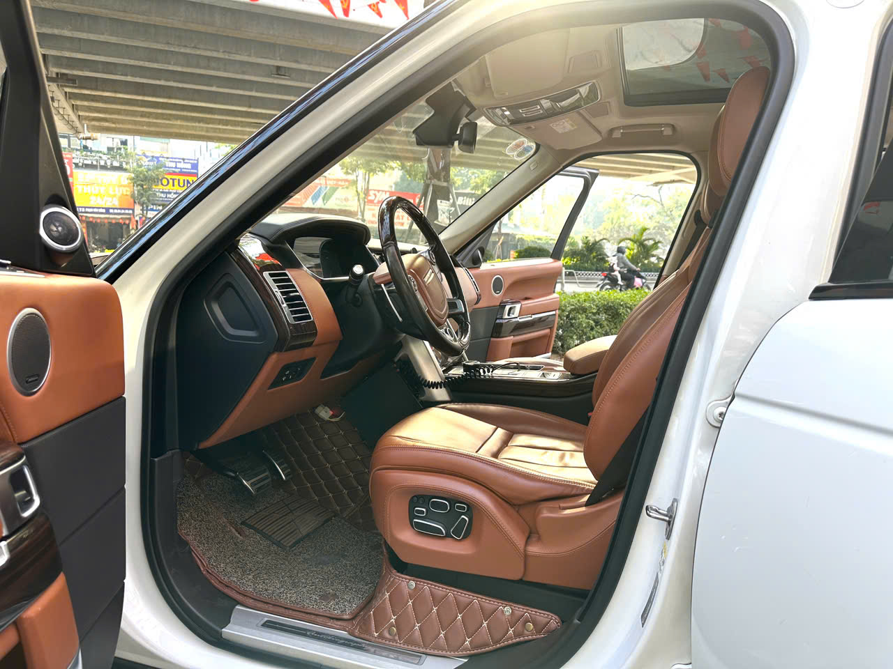 Bán LandRover Range Rover Autobiography LWB Black Edition  sản xuất 2015, màu trắng, nhập khẩu,