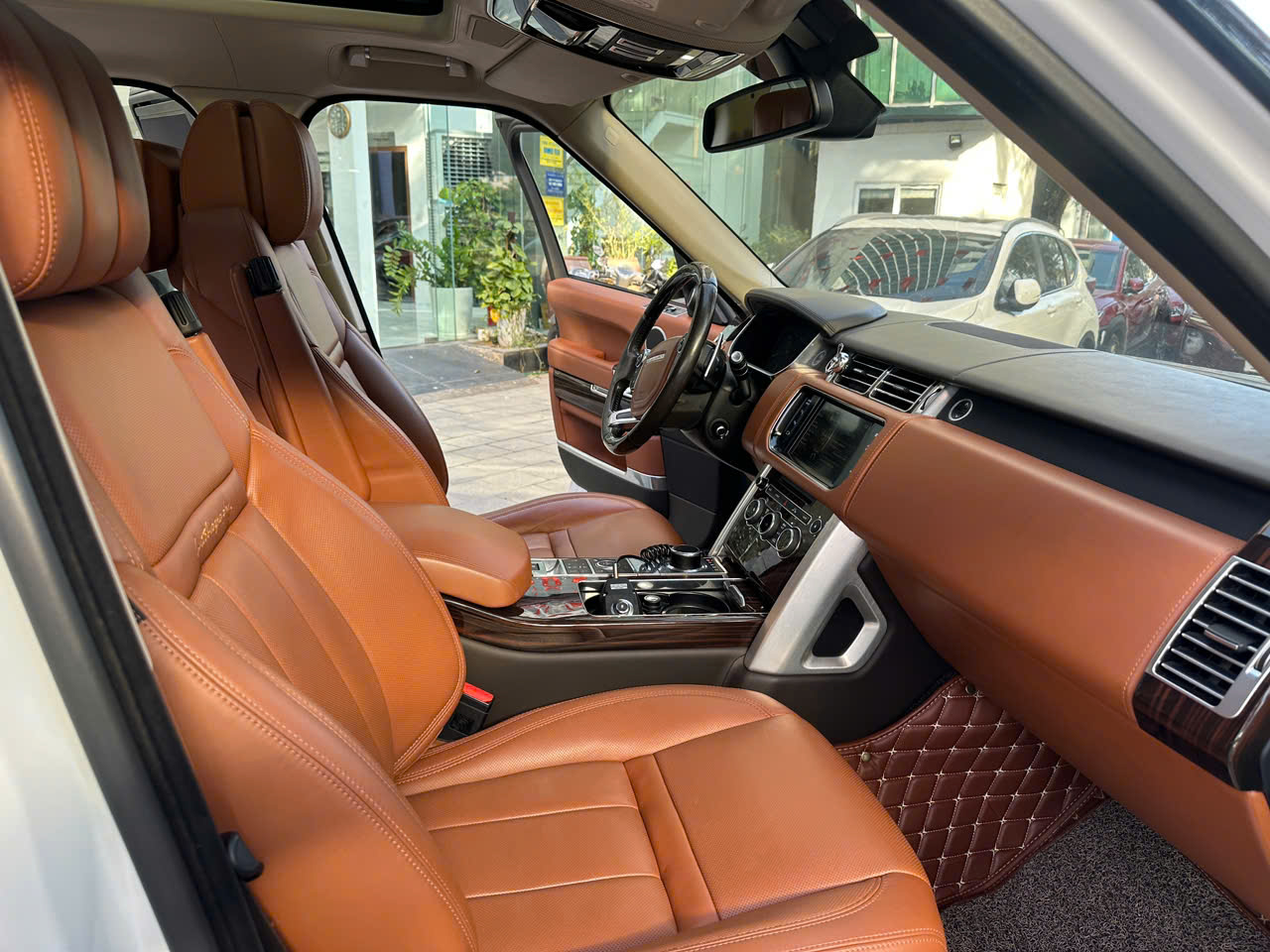 Bán LandRover Range Rover Autobiography LWB Black Edition  sản xuất 2015, màu trắng, nhập khẩu,