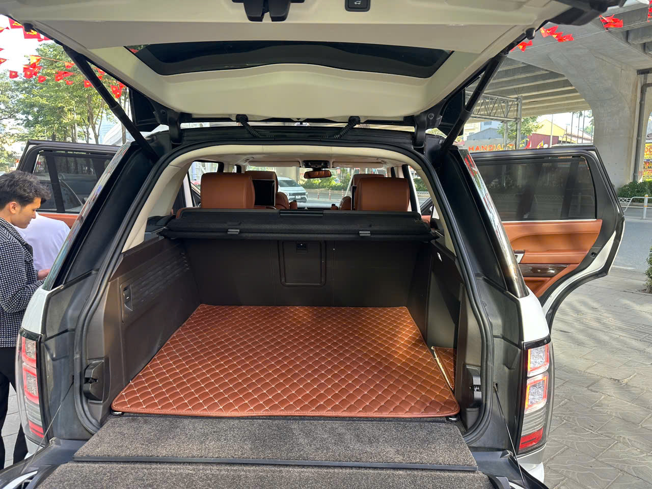 Bán LandRover Range Rover Autobiography LWB Black Edition  sản xuất 2015, màu trắng, nhập khẩu,