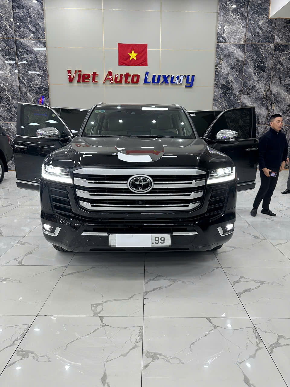 Bán Toyota Land Cruiser LC300 năm 2024 Đi 8 nghìn Km