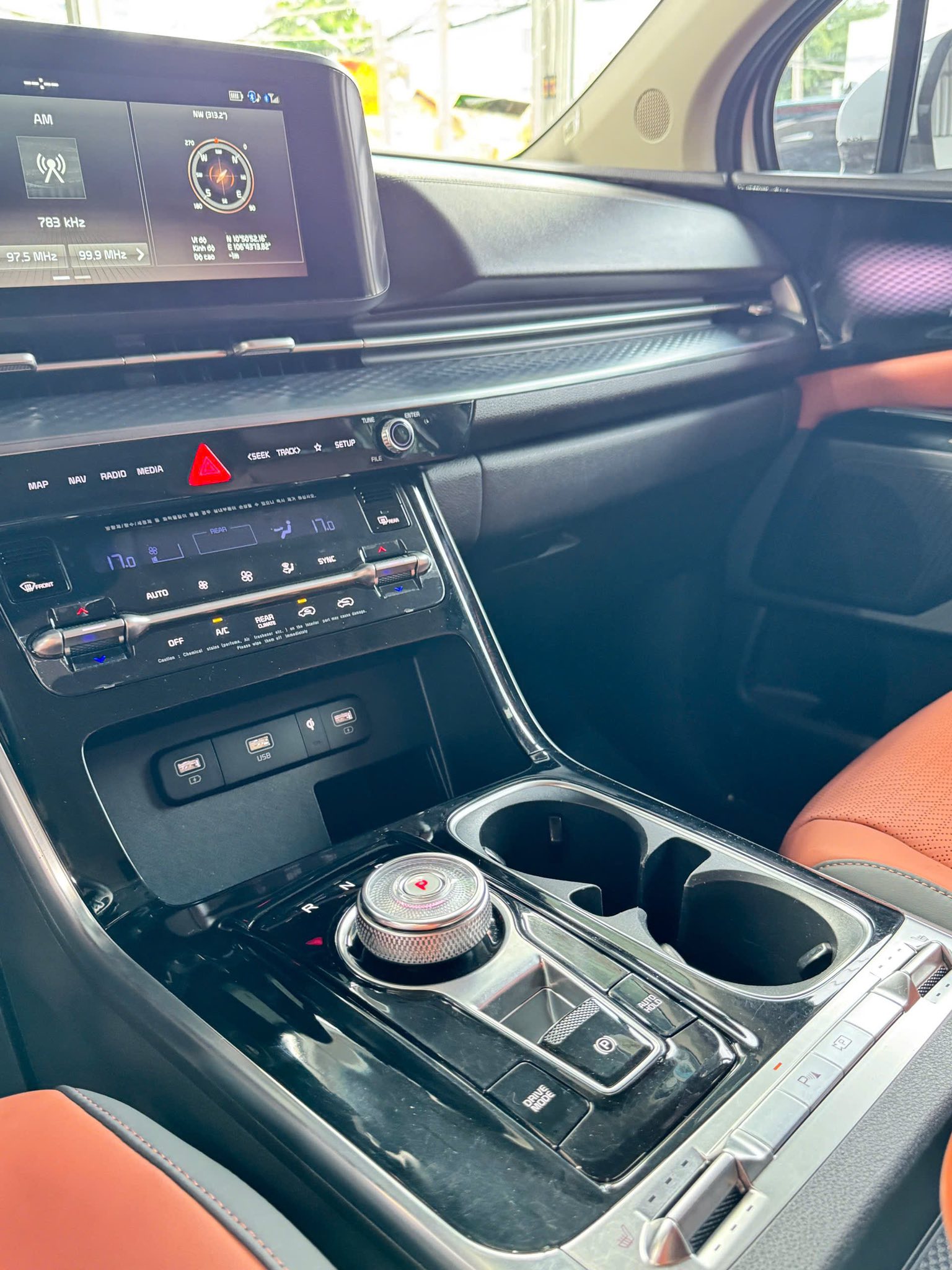 Bán xe Kia Carnival Premium 2.2D 7S năm sản xuất 2023, màu trắng, giá tốt