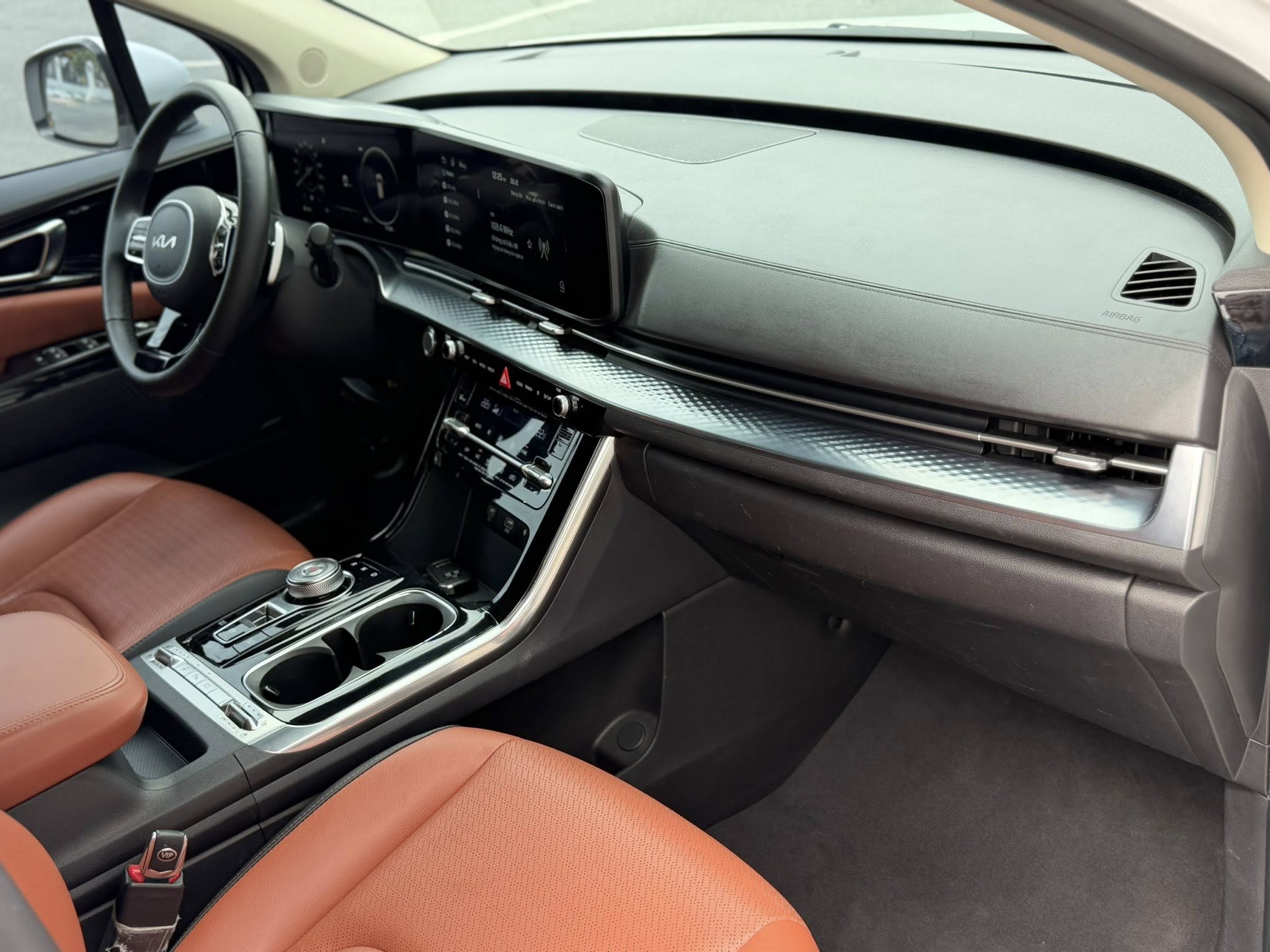 Bán Kia Carnival Signature 3.5G sản xuất năm 2023, màu trắng, 1.189 tỉ