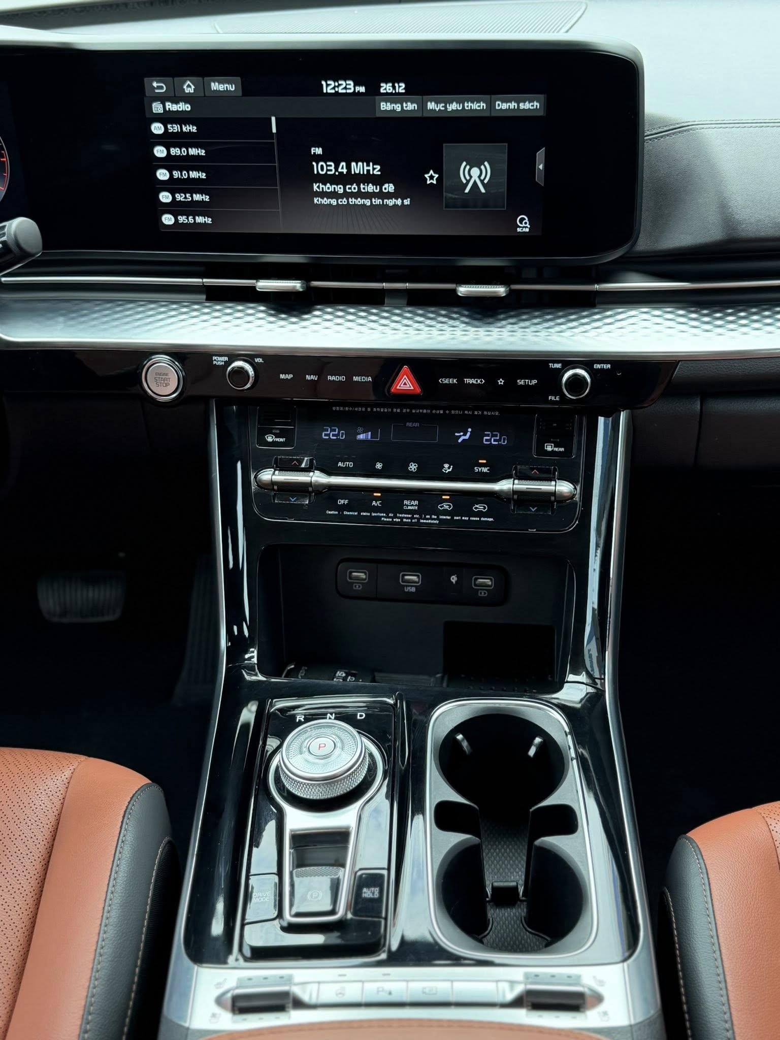 Bán Kia Carnival Signature 3.5G sản xuất năm 2023, màu trắng, 1.189 tỉ