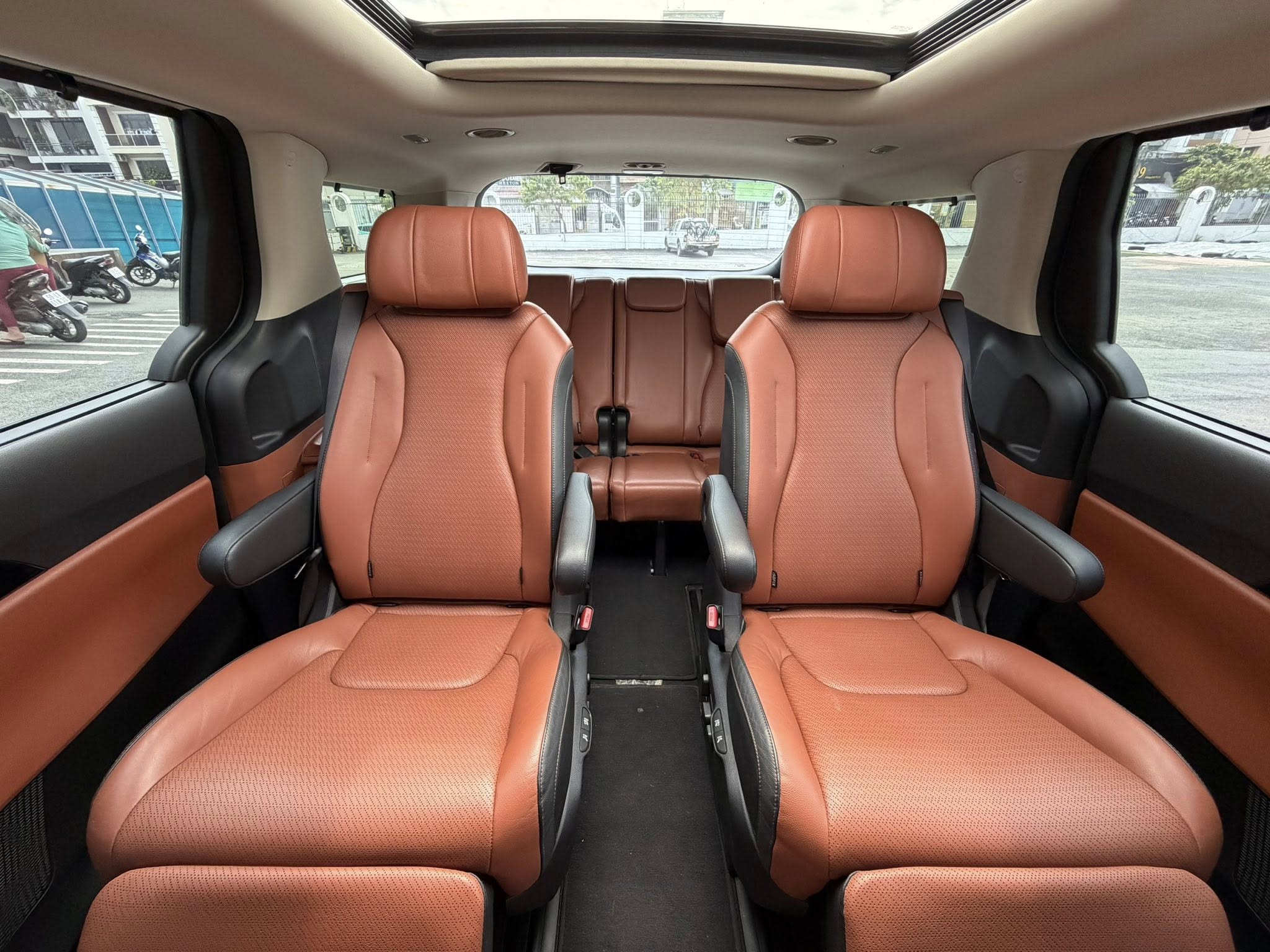 Bán Kia Carnival Signature 3.5G sản xuất năm 2023, màu trắng, 1.189 tỉ