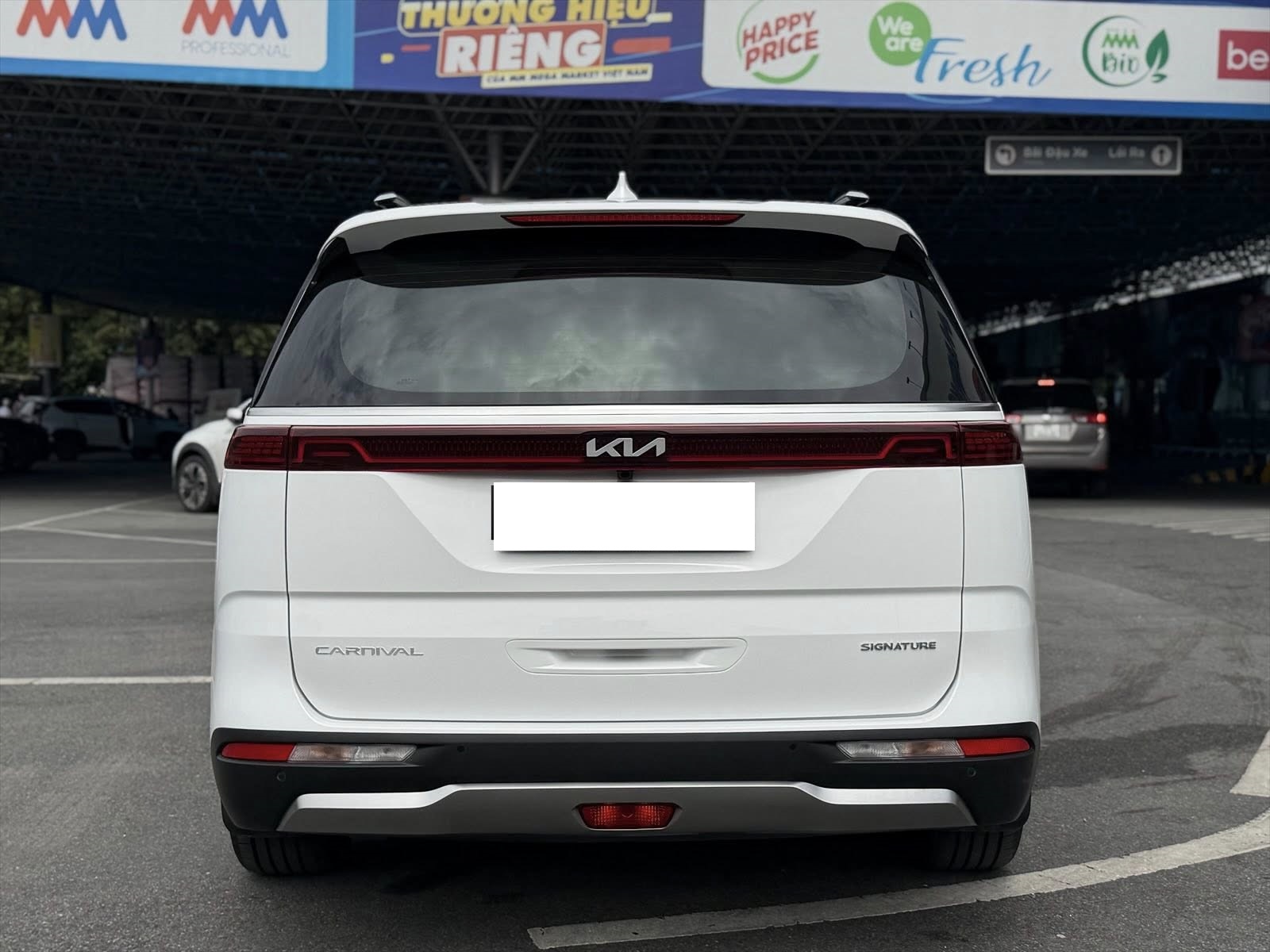 Bán Kia Carnival Signature 3.5G sản xuất năm 2023, màu trắng, 1.189 tỉ