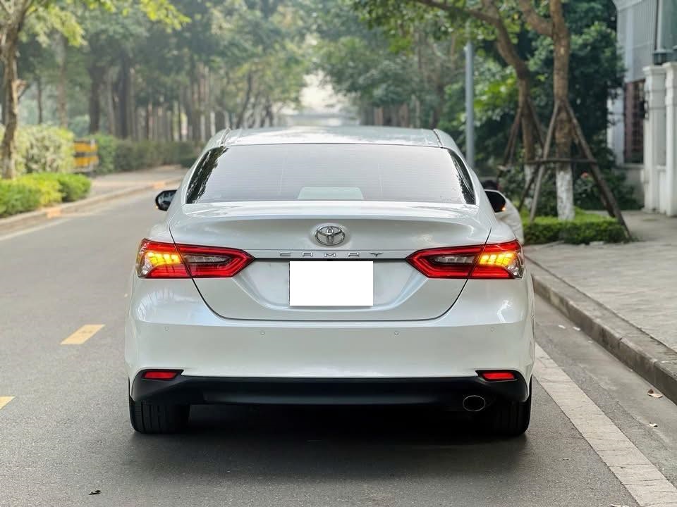 Cần bán xe Toyota Camry 2.0Q năm 2023, màu trắng, nhập khẩu
