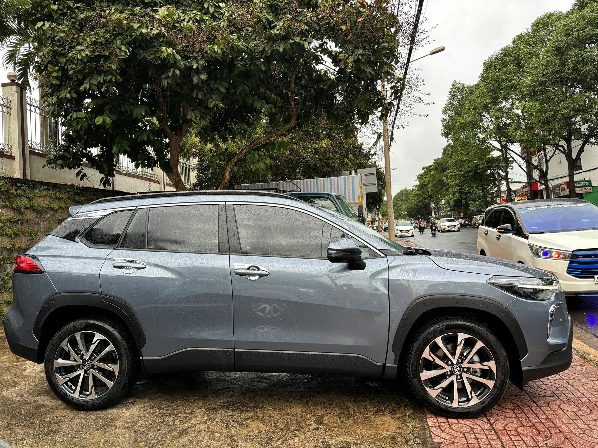 Bán Toyota Corolla Cross 1.8V sản xuất 2025, màu xanh lục, nhập khẩu