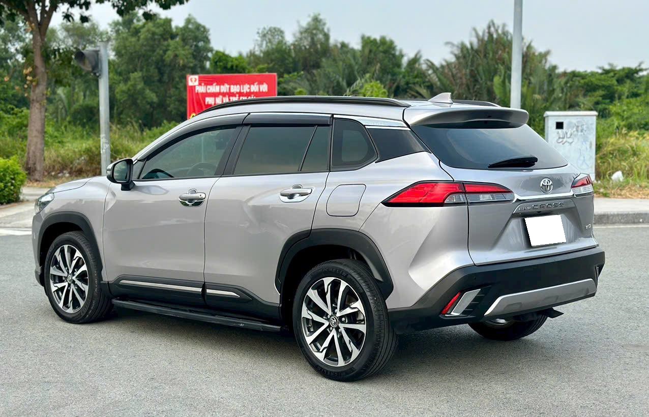 Bán Toyota Corolla Cross 1.8V năm sản xuất 2022, màu bạc, nhập khẩu nguyên chiếc
