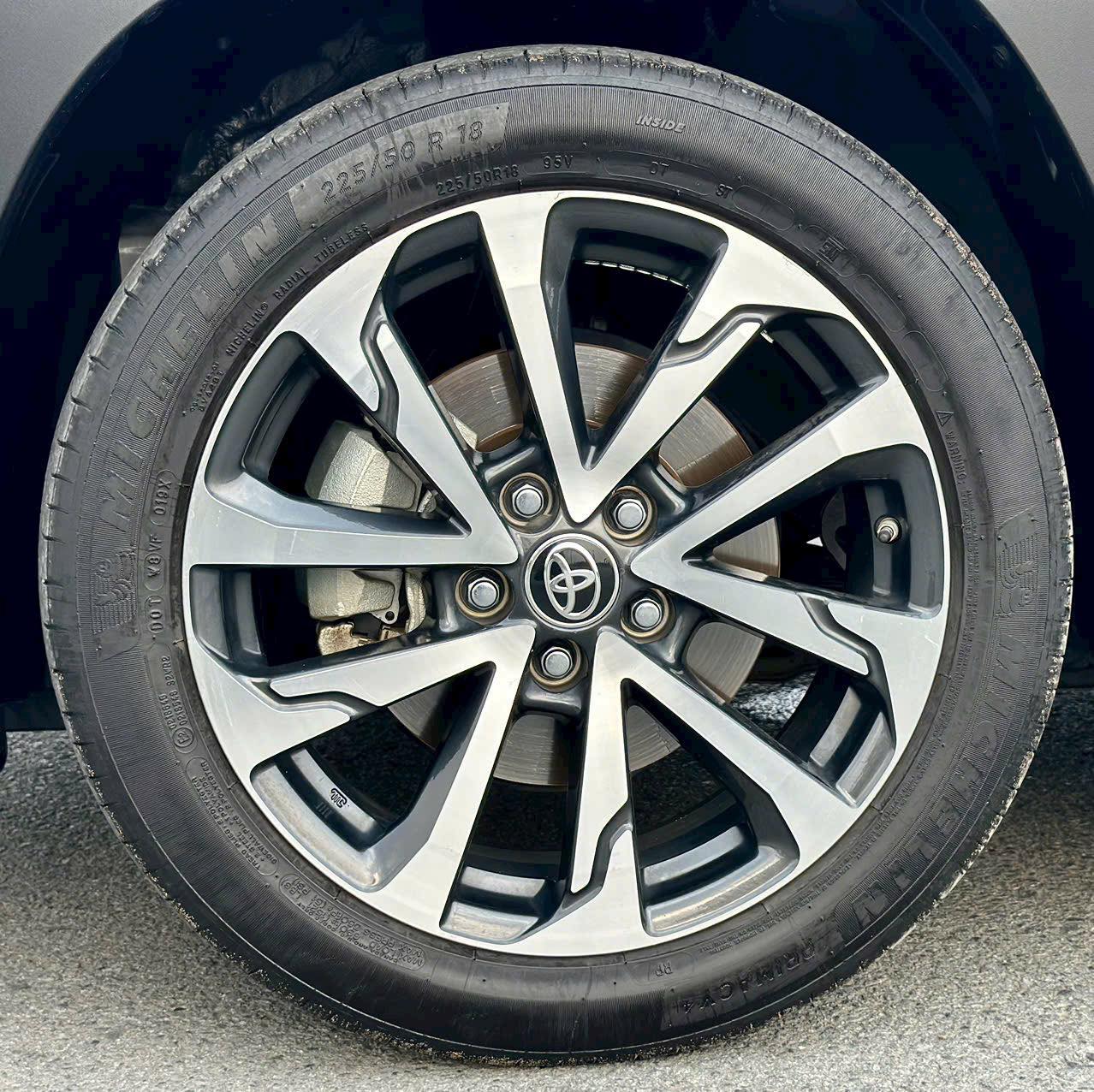 Bán Toyota Corolla Cross 1.8V năm sản xuất 2022, màu bạc, nhập khẩu nguyên chiếc