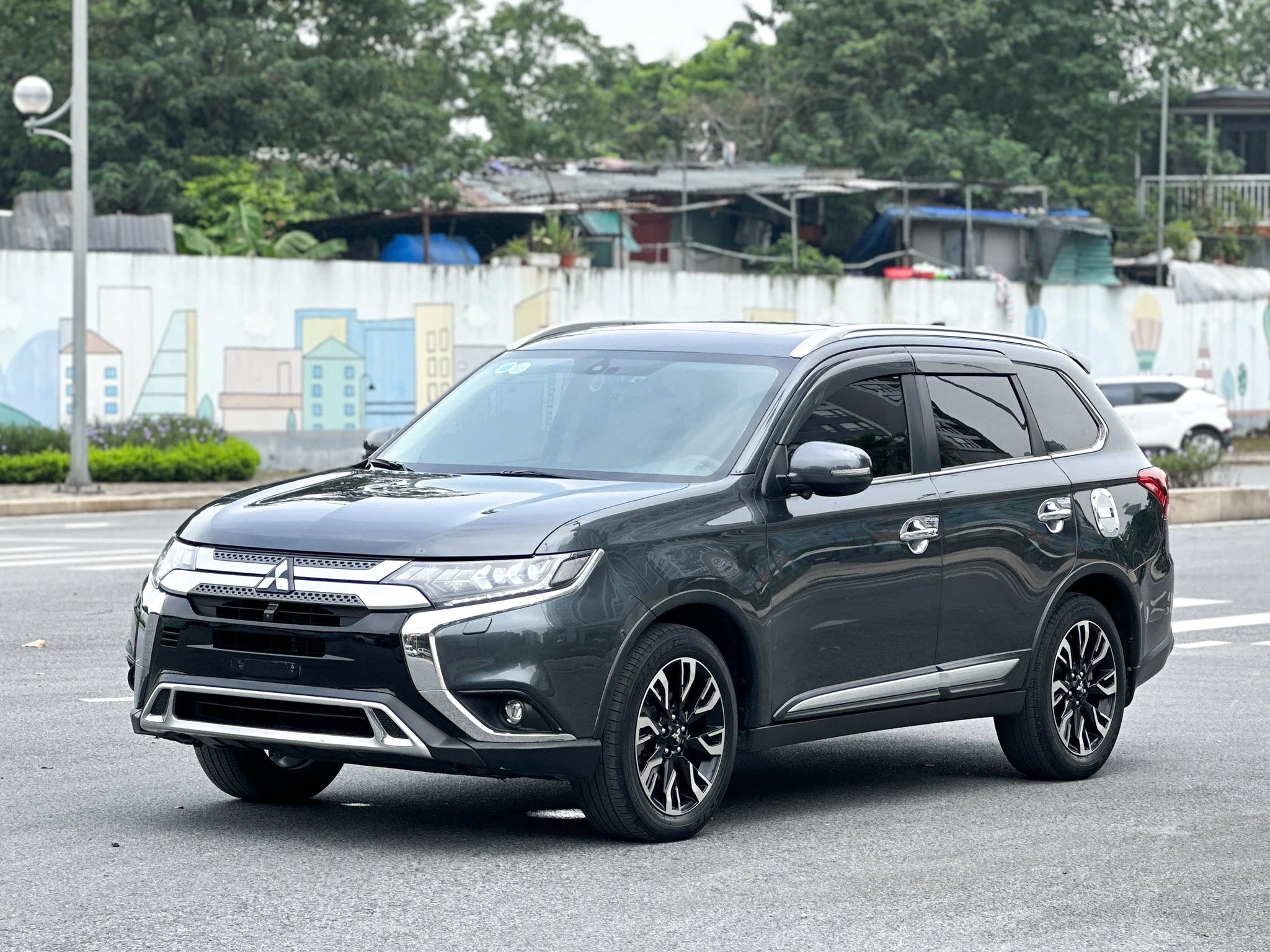 Cần bán xe Mitsubishi Outlander 2.0 CVT Premium sản xuất năm 2021, màu xám (ghi), 635 triệu