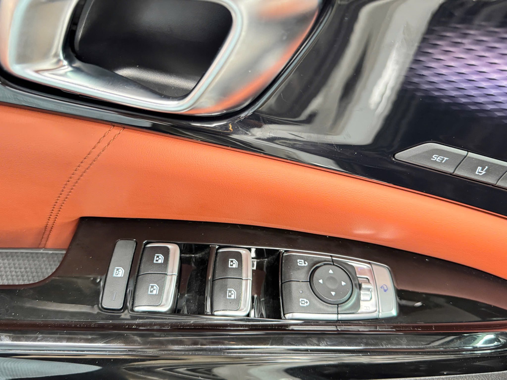 Bán xe Kia Carnival Premium 2.2D 7S năm sản xuất 2023, màu trắng, giá tốt