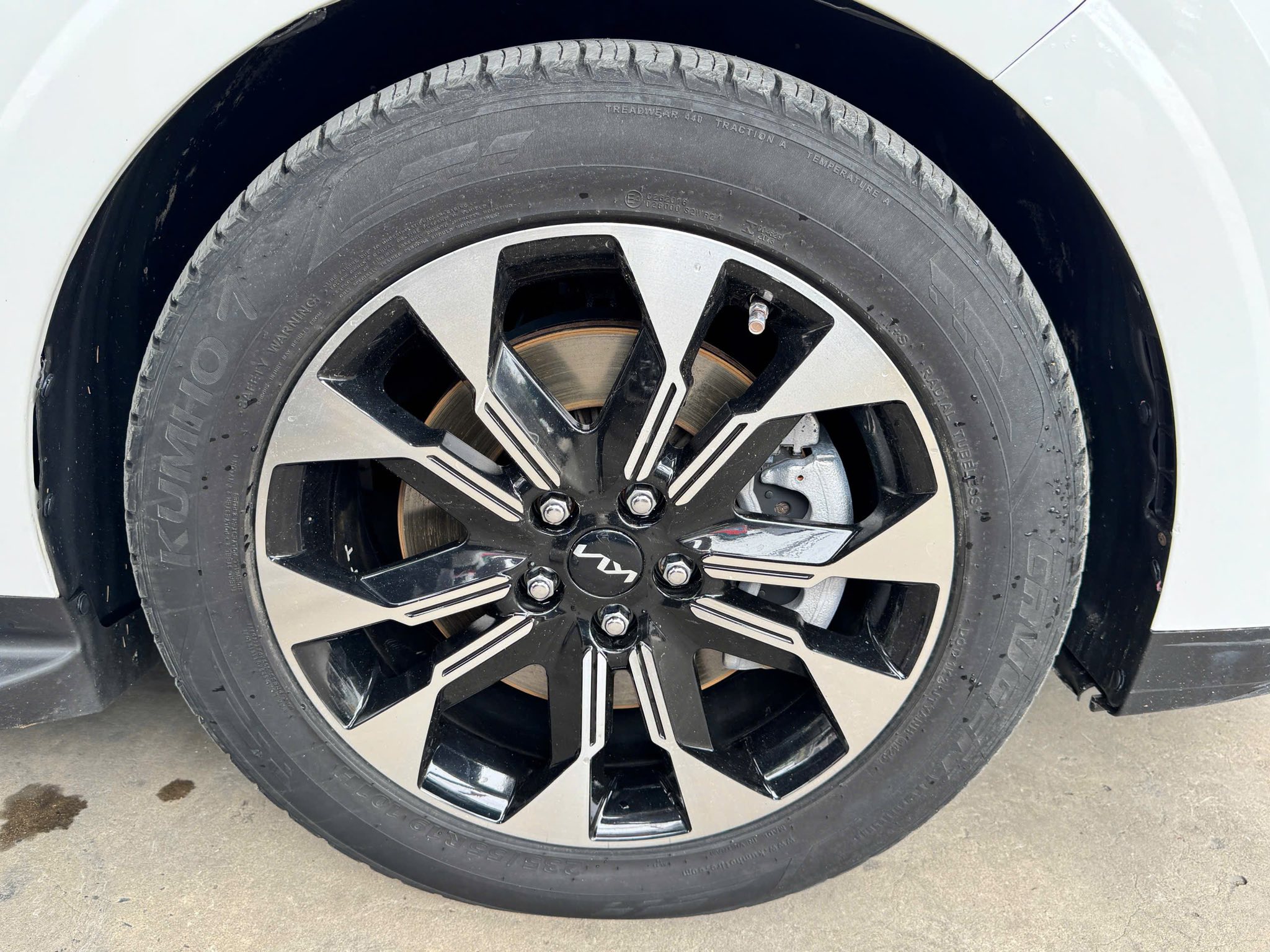 Bán xe Kia Carnival Premium 2.2D 7S năm sản xuất 2023, màu trắng, giá tốt