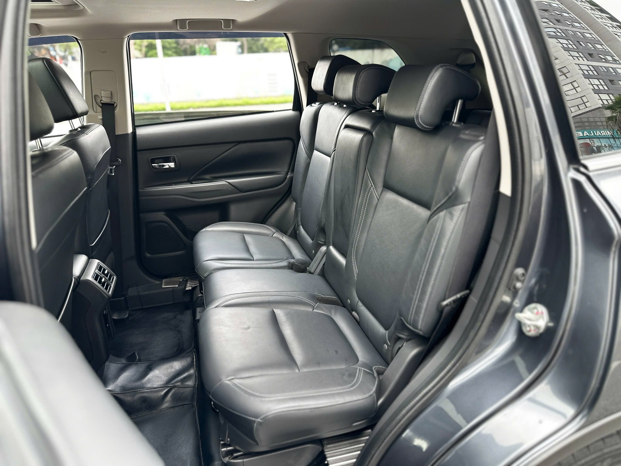 Cần bán xe Mitsubishi Outlander 2.0 CVT Premium sản xuất năm 2021, màu xám (ghi), 635 triệu