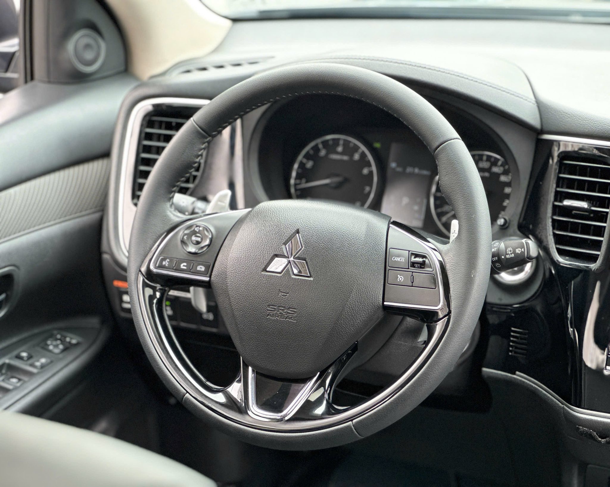 Cần bán xe Mitsubishi Outlander 2.0 CVT Premium sản xuất năm 2021, màu xám (ghi), 635 triệu