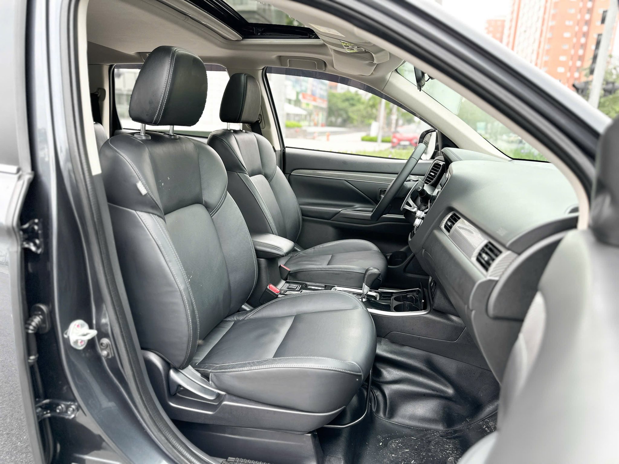 Cần bán xe Mitsubishi Outlander 2.0 CVT Premium sản xuất năm 2021, màu xám (ghi), 635 triệu