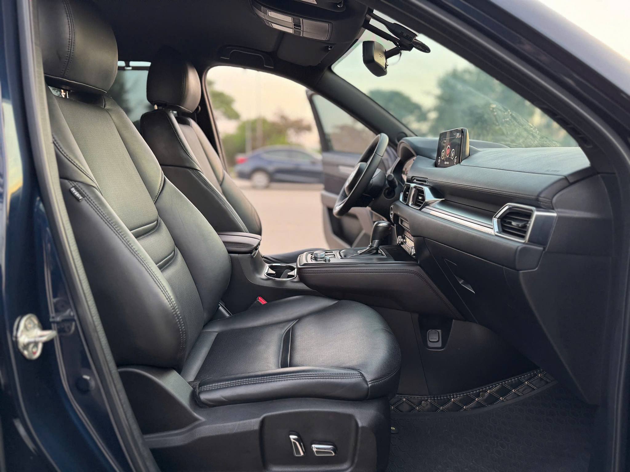 Bán xe Mazda CX 8 deluxe sản xuất năm 2021, màu đen