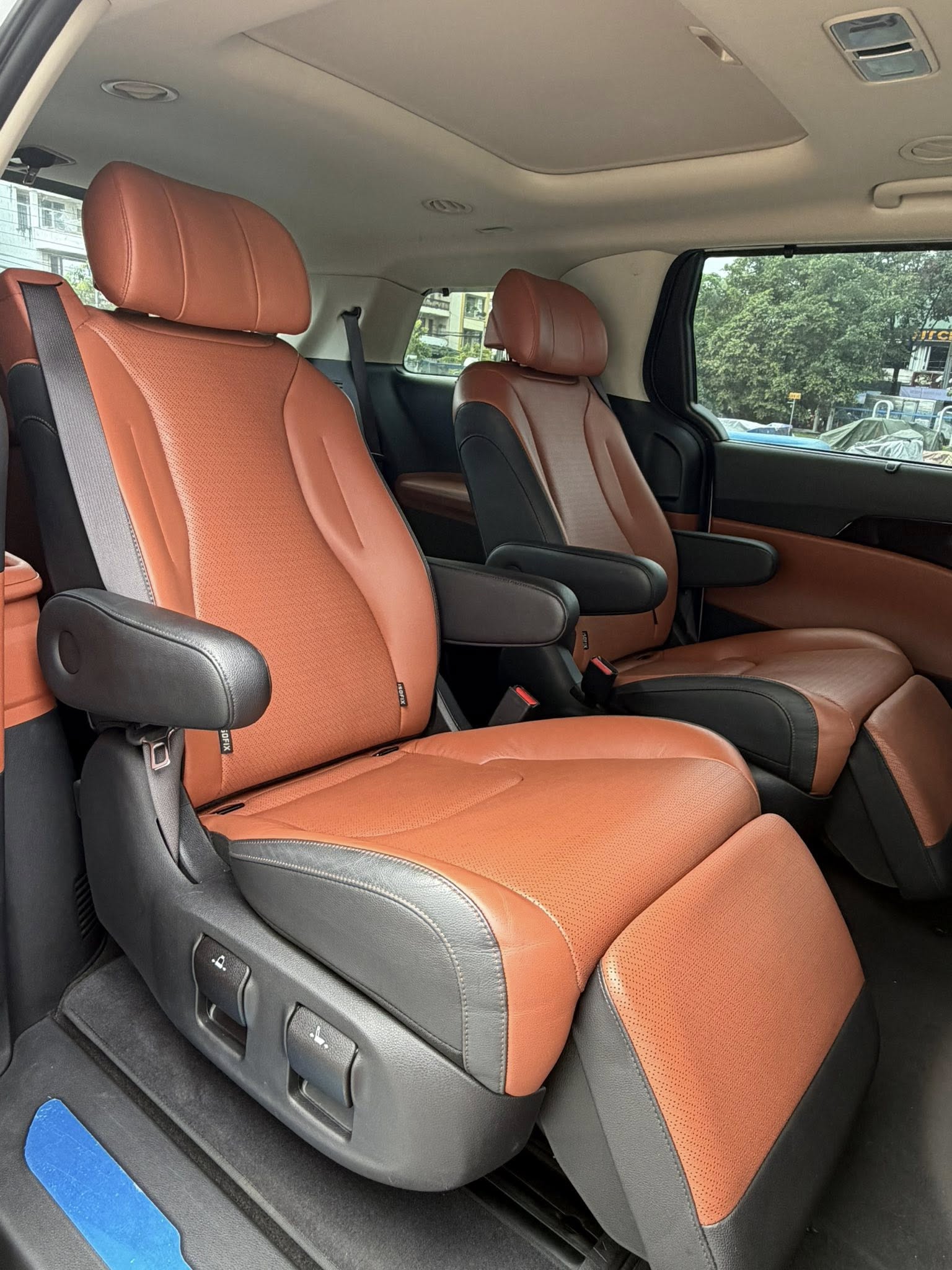 Bán Kia Carnival Signature 3.5G sản xuất năm 2023, màu trắng, 1.189 tỉ