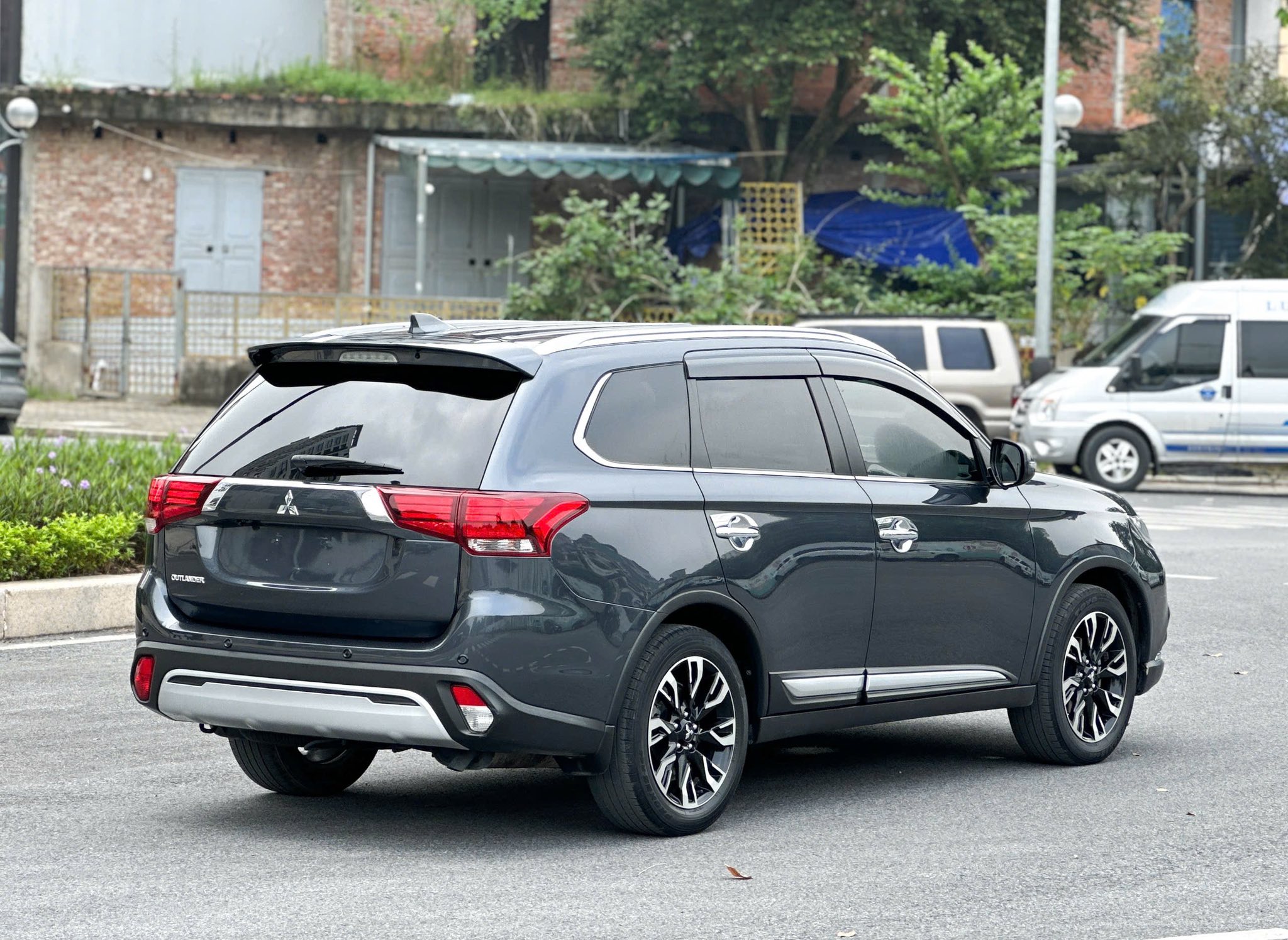 Cần bán xe Mitsubishi Outlander 2.0 CVT Premium sản xuất năm 2021, màu xám (ghi), 635 triệu