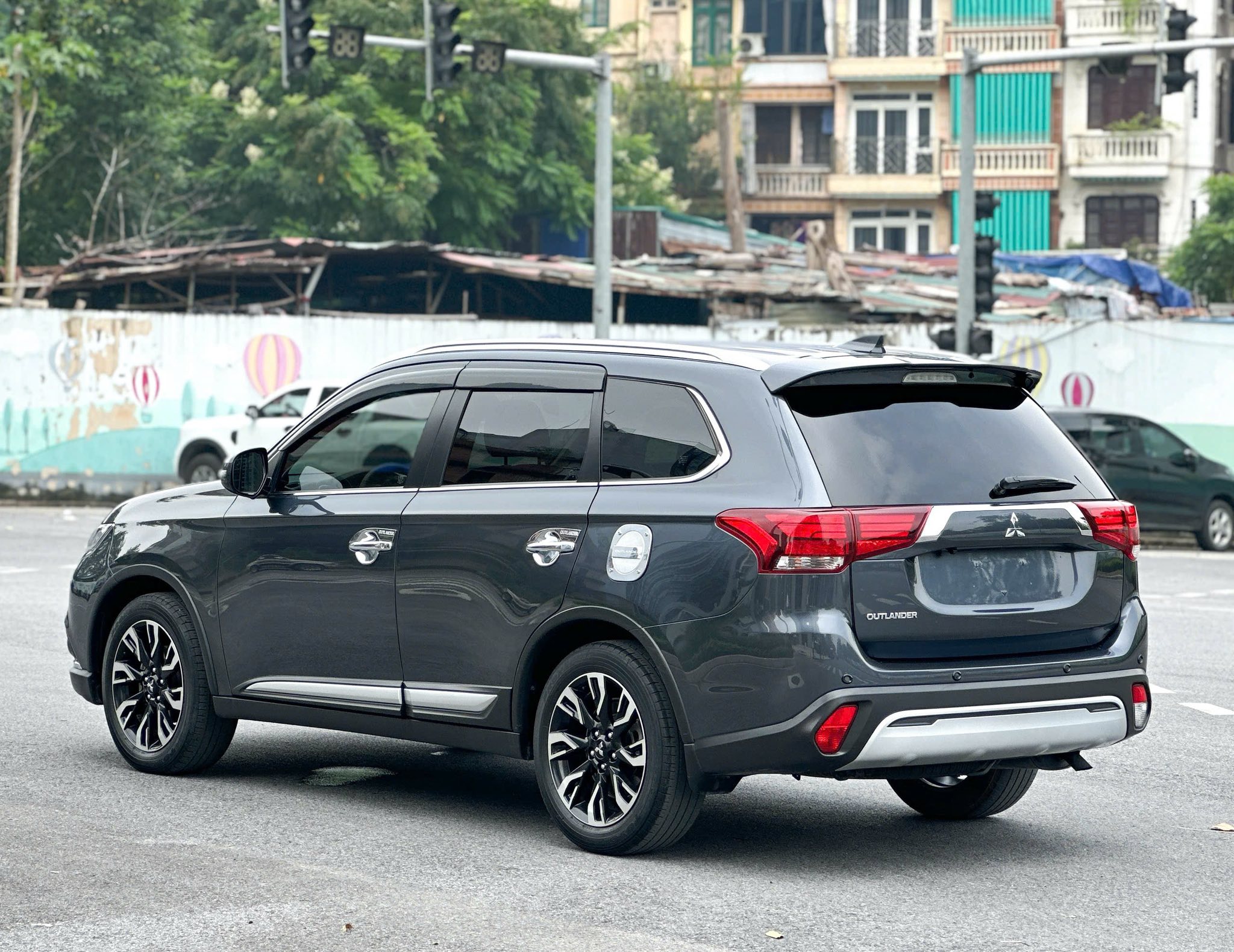 Cần bán xe Mitsubishi Outlander 2.0 CVT Premium sản xuất năm 2021, màu xám (ghi), 635 triệu