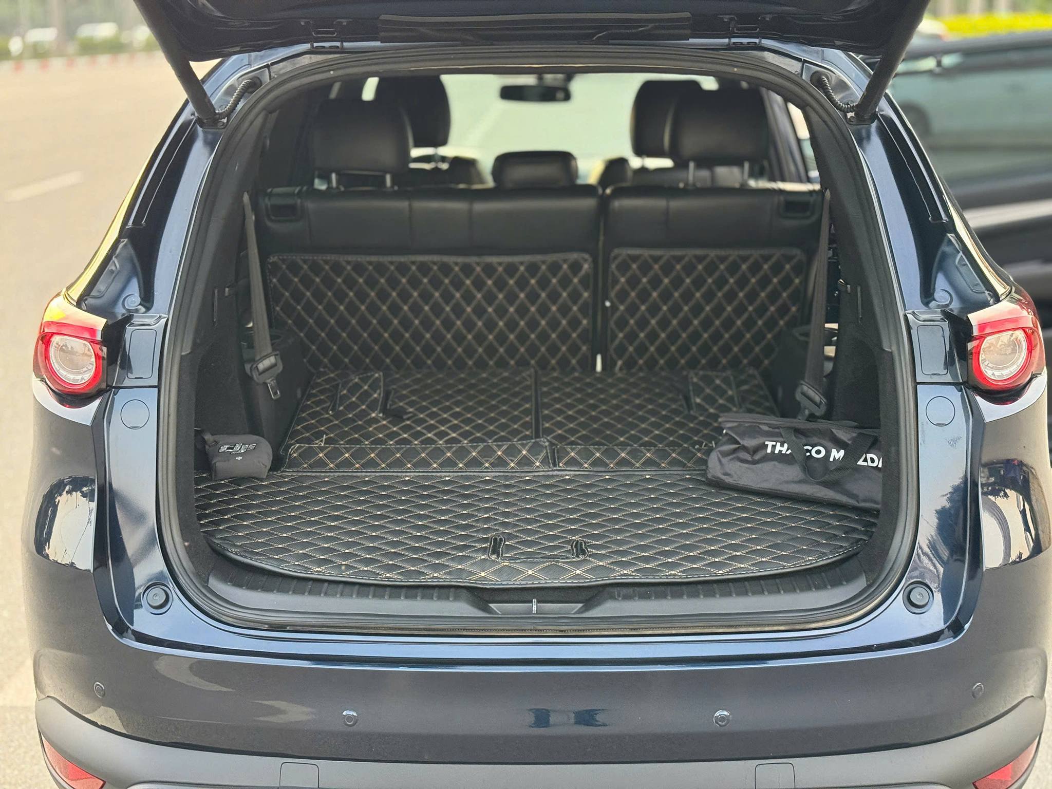 Bán xe Mazda CX 8 deluxe sản xuất năm 2021, màu đen