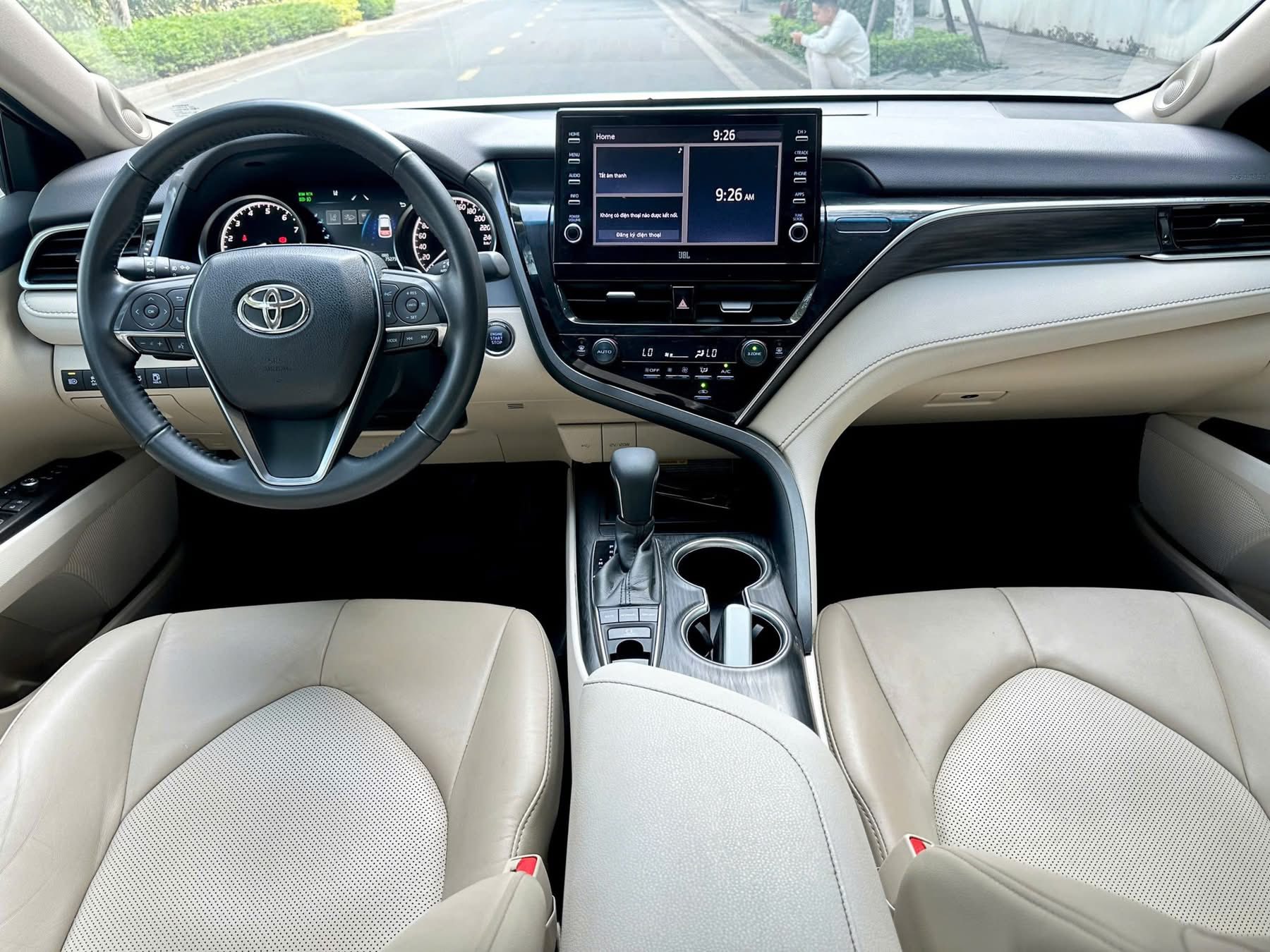 Cần bán xe Toyota Camry 2.0Q năm 2023, màu trắng, nhập khẩu