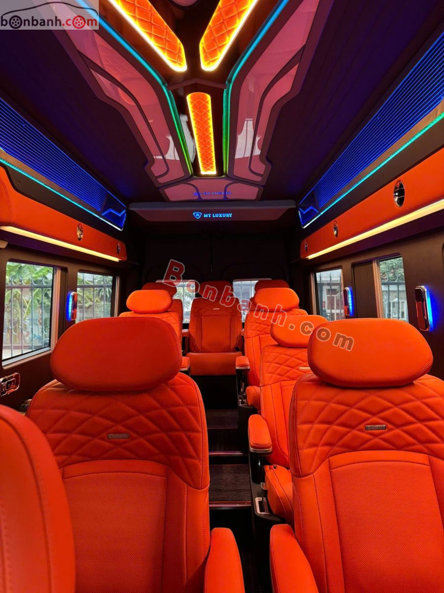 Bán ô tô Ford Transit Limousine 10S - 2026 - xe mới