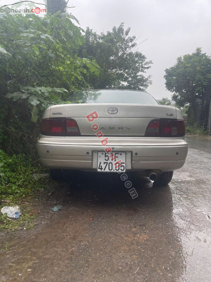 Bán ô tô Toyota Camry LE 2.2 AT - 1995 - xe cũ