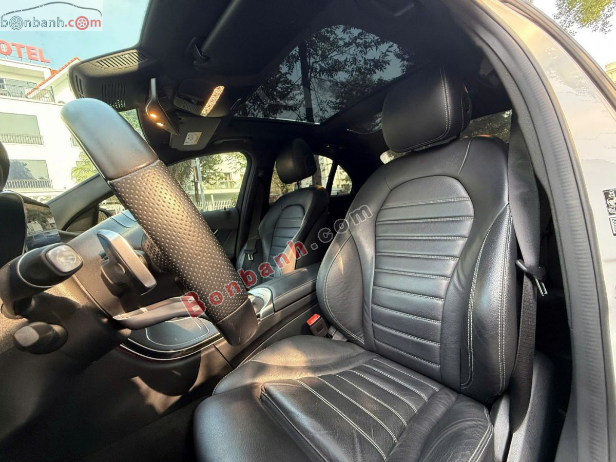 Bán ô tô Mercedes Benz C class C300 AMG - 2020 - xe cũ