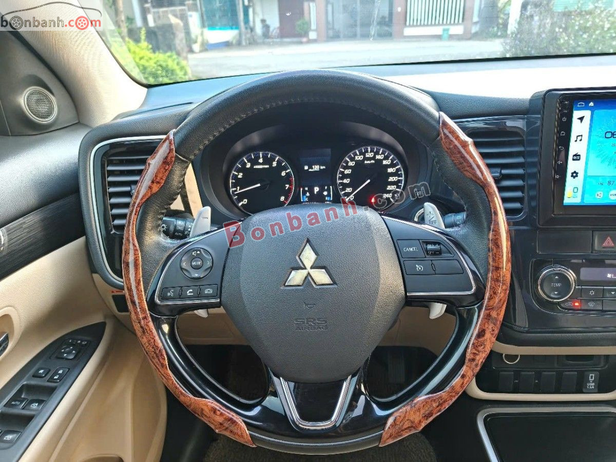 Bán ô tô Mitsubishi Outlander 2.0 CVT Premium - 2019 - xe cũ