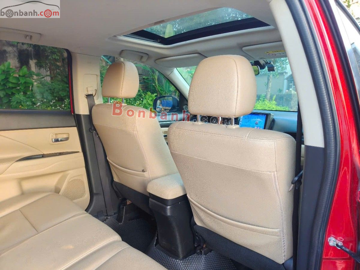 Bán ô tô Mitsubishi Outlander 2.0 CVT Premium - 2019 - xe cũ