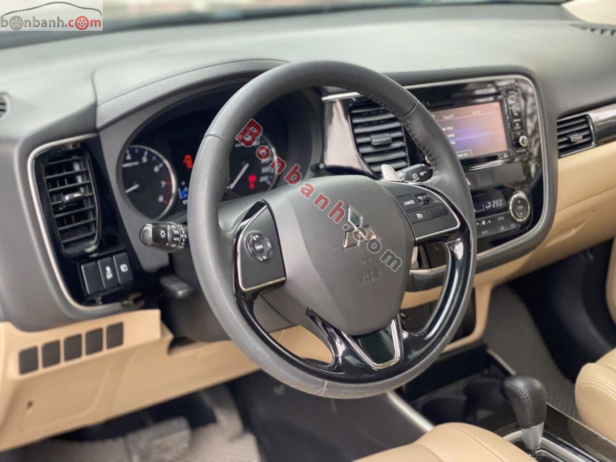 Bán ô tô Mitsubishi Outlander 2.0 CVT - 2017 - xe cũ