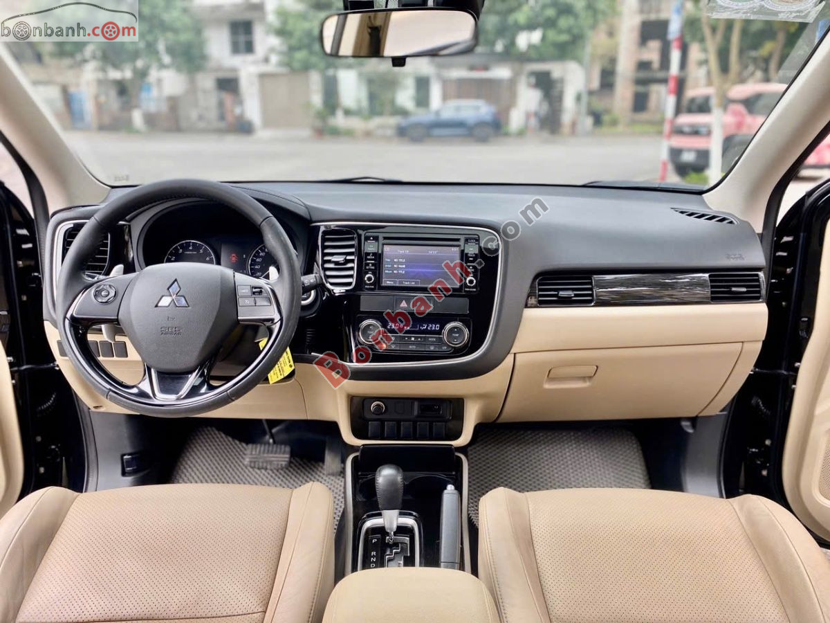 Bán ô tô Mitsubishi Outlander 2.0 CVT - 2017 - xe cũ