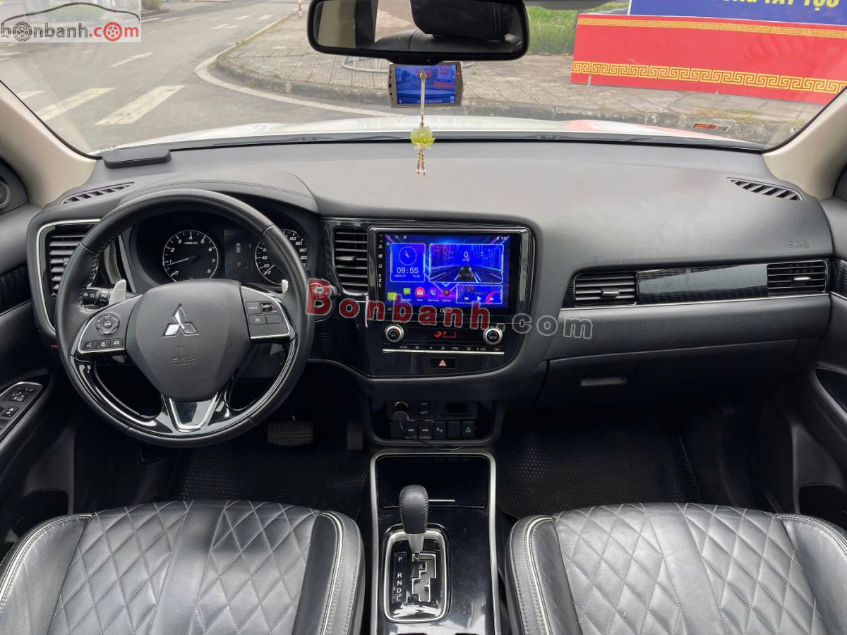Bán ô tô Mitsubishi Outlander Premium 2.0 CVT - 2022 - xe cũ