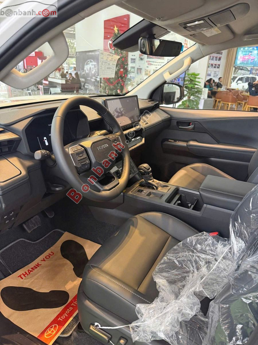 Bán ô tô Toyota Hilux Trailhunter 2.8L 4x4 AT - 2026 - xe mới