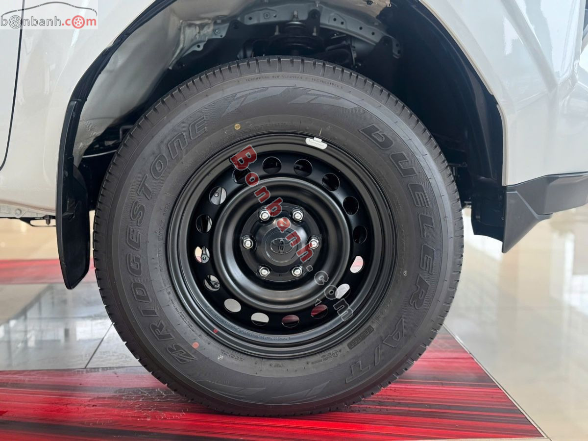 Bán ô tô Toyota Hilux Standard 2.8L 4x2 MT - 2026 - xe mới