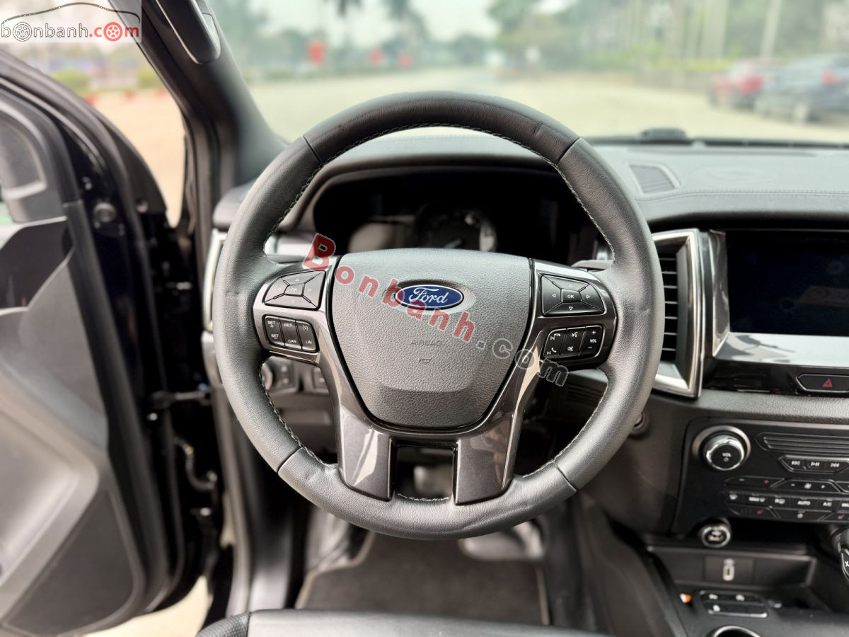 Bán ô tô Ford Everest Titanium 2.0L 4x2 AT - 2022 - xe cũ