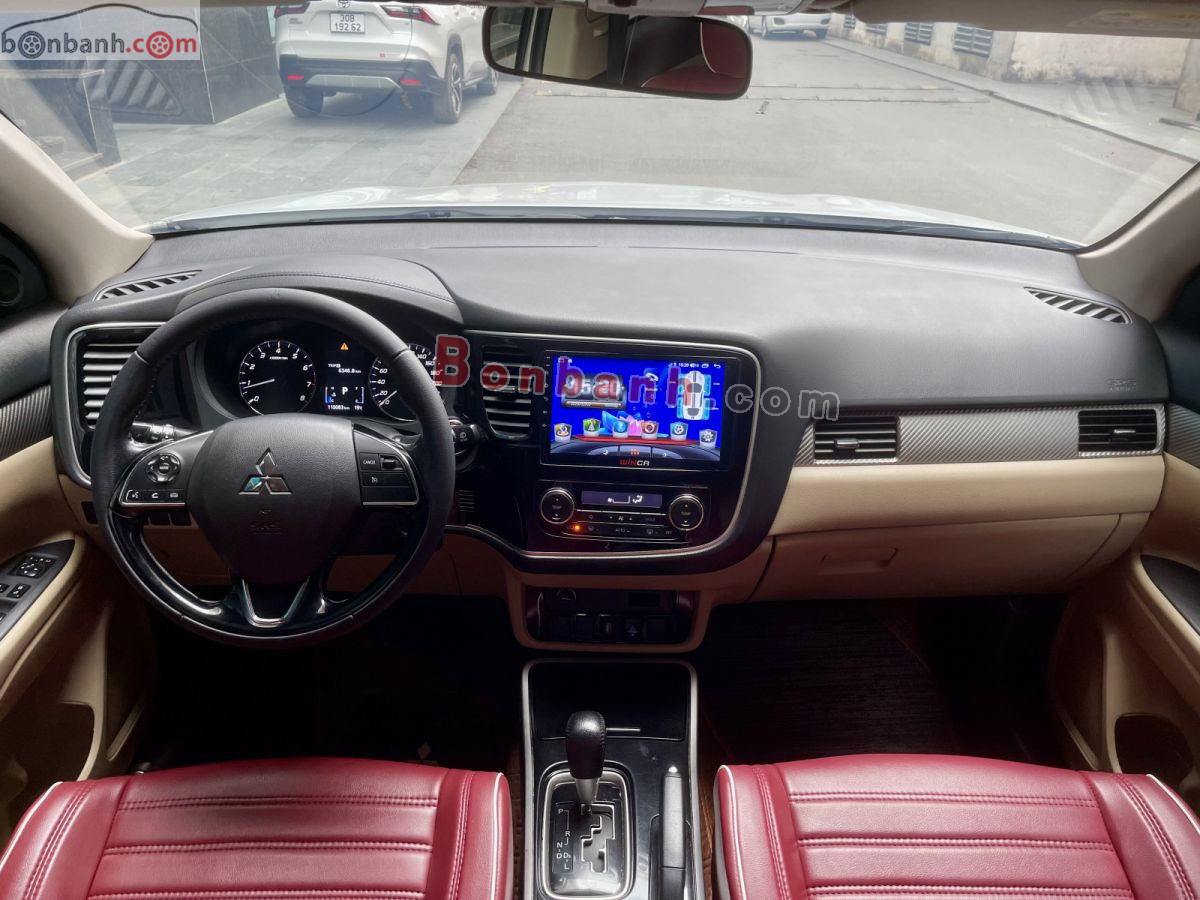 Bán ô tô Mitsubishi Outlander 2.0 CVT - 2018 - xe cũ