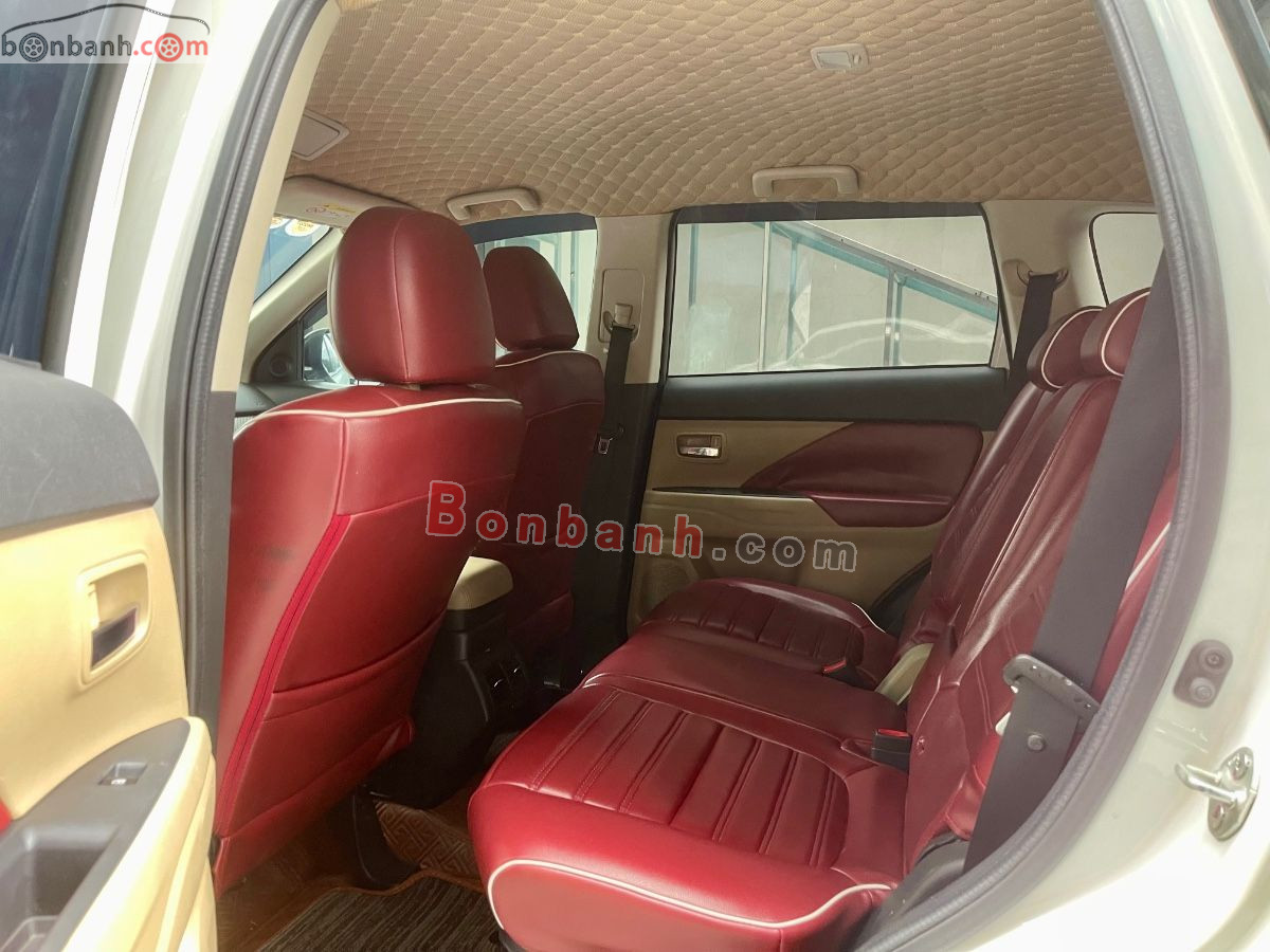 Bán ô tô Mitsubishi Outlander 2.0 CVT - 2018 - xe cũ