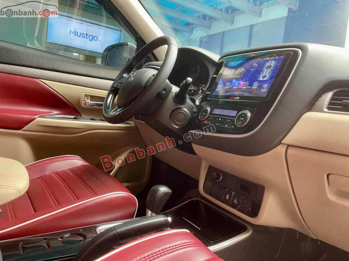 Bán ô tô Mitsubishi Outlander 2.0 CVT - 2018 - xe cũ