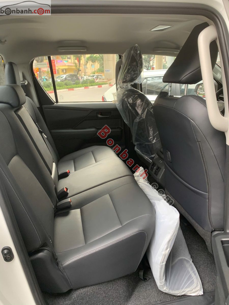 Bán ô tô Toyota Hilux Adventure 2.8L 4x4 AT - 2025 - xe mới