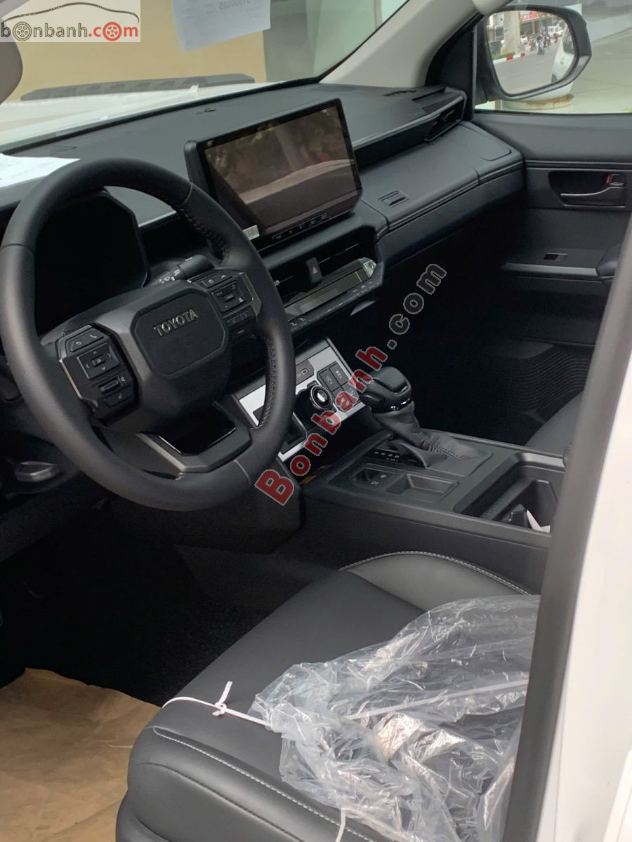 Bán ô tô Toyota Hilux Adventure 2.8L 4x4 AT - 2025 - xe mới