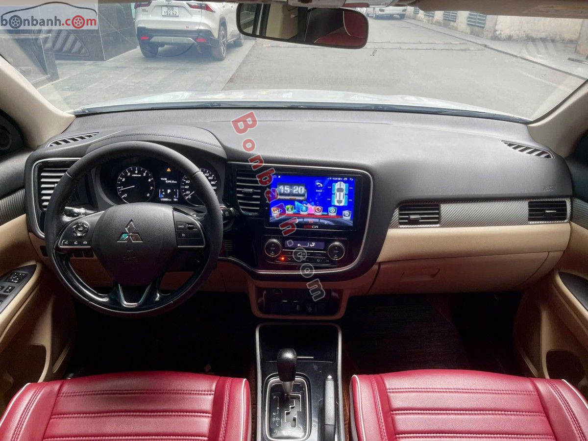 Bán ô tô Mitsubishi Outlander 2.0 CVT - 2018 - xe cũ