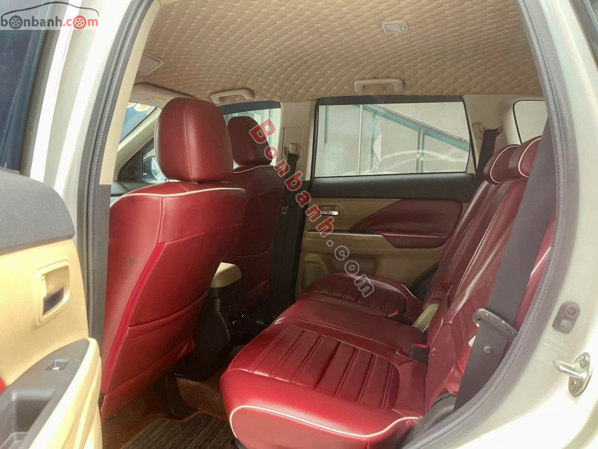 Bán ô tô Mitsubishi Outlander 2.0 CVT - 2018 - xe cũ