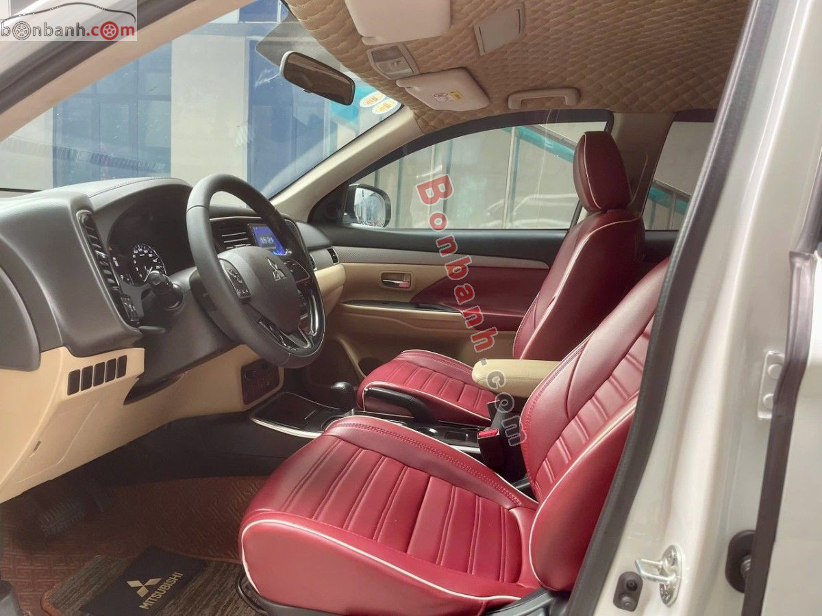 Bán ô tô Mitsubishi Outlander 2.0 CVT - 2018 - xe cũ