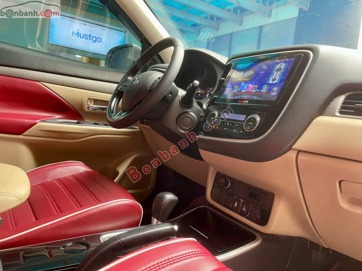 Bán ô tô Mitsubishi Outlander 2.0 CVT - 2018 - xe cũ