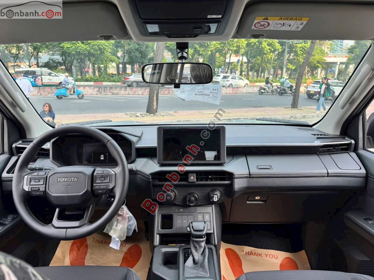 Bán ô tô Toyota Hilux Pro 2.8L 4x2 AT - 2026 - xe mới