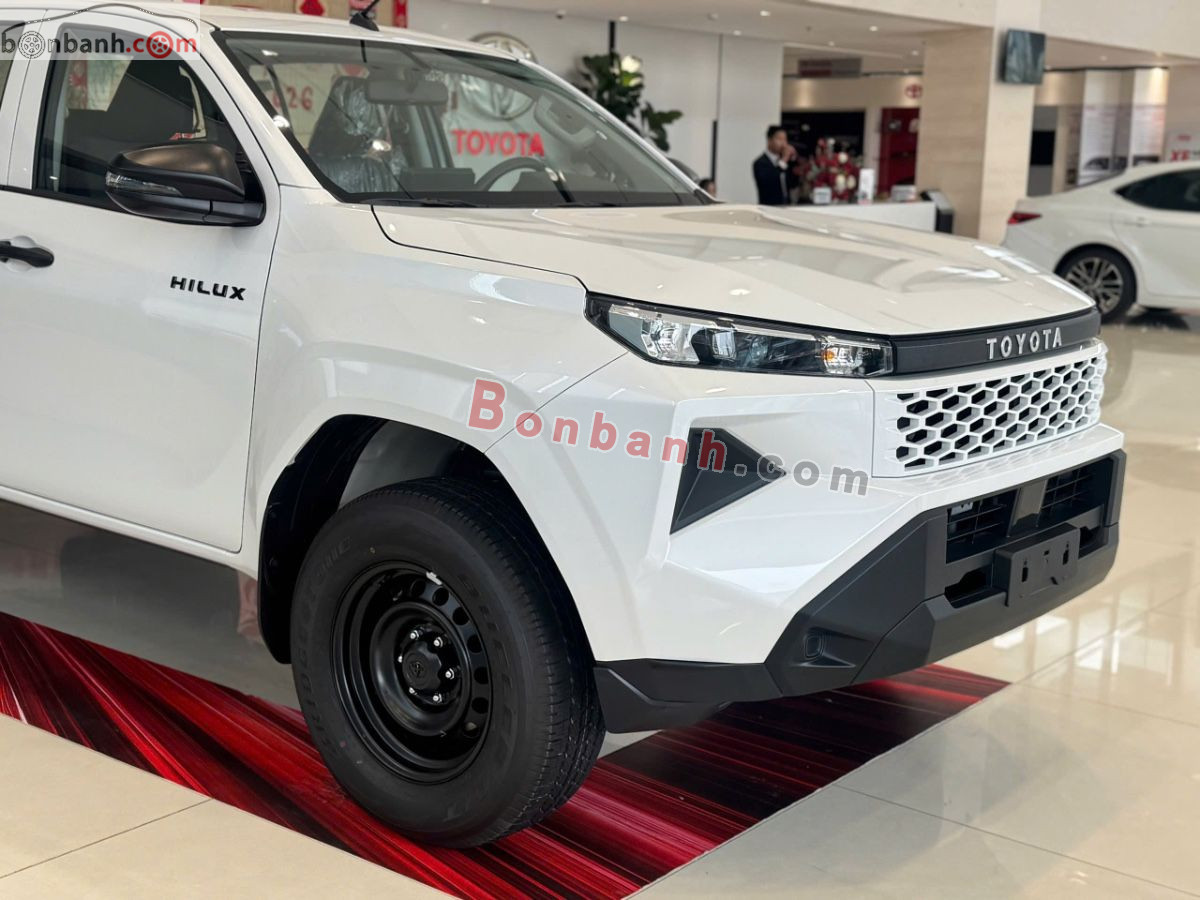 Bán ô tô Toyota Hilux Standard 2.8L 4x2 MT - 2026 - xe mới