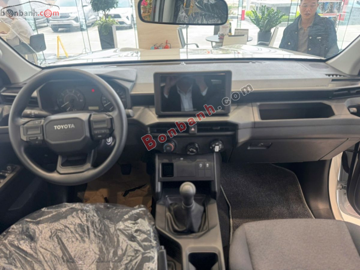 Bán ô tô Toyota Hilux Standard 2.8L 4x2 MT - 2026 - xe mới