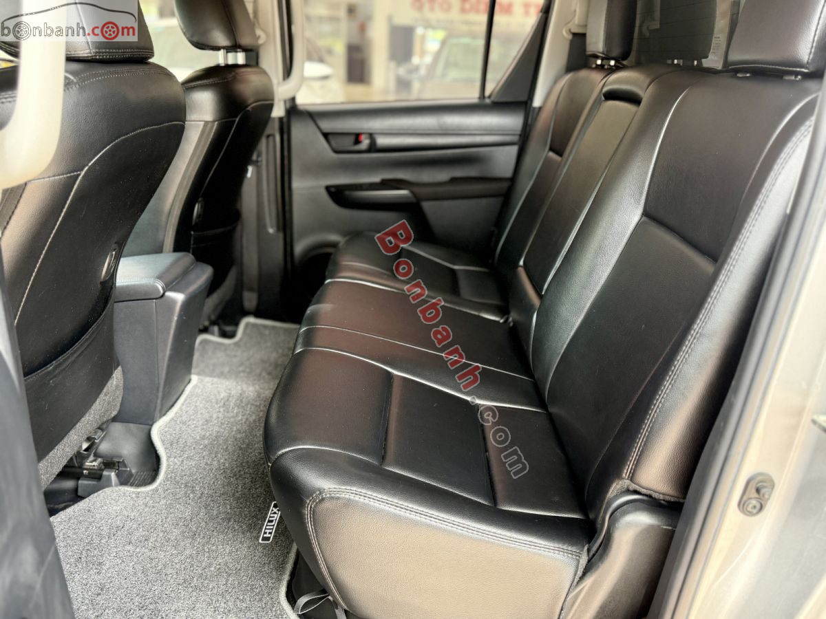 Bán ô tô Toyota Hilux 2.4L 4x2 MT - 2020 - xe cũ